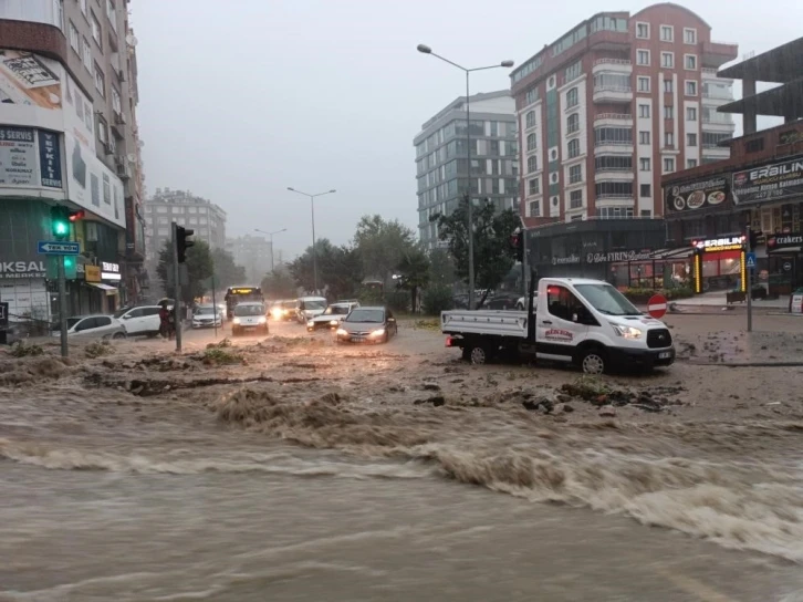 Su uzmanı profesörden ’sel’ değerlendirmesi: "Kuraklık ve betonlaşma”
