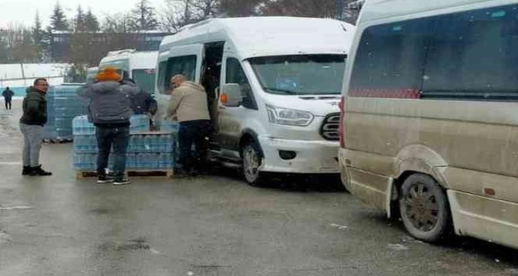 Sucular ve servisçiler odası deprem bölgesine 200 bin litre içme suyu gönderdi