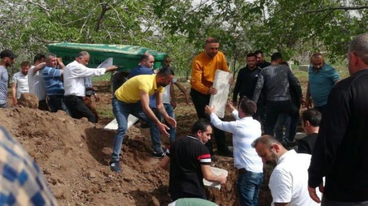 Sulama kanalına düşen araçta boğulan çift ve 2 çocuklarına acı veda