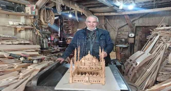 Sultanahmet Camii’nin ahşap maketini yaptı