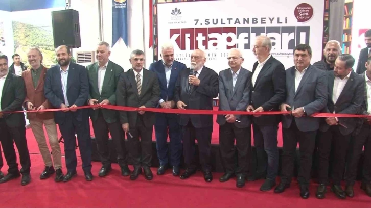 Sultanbeyli 7’nci Kitap Fuarı kitapseverlerin yoğun katılımıyla başladı
