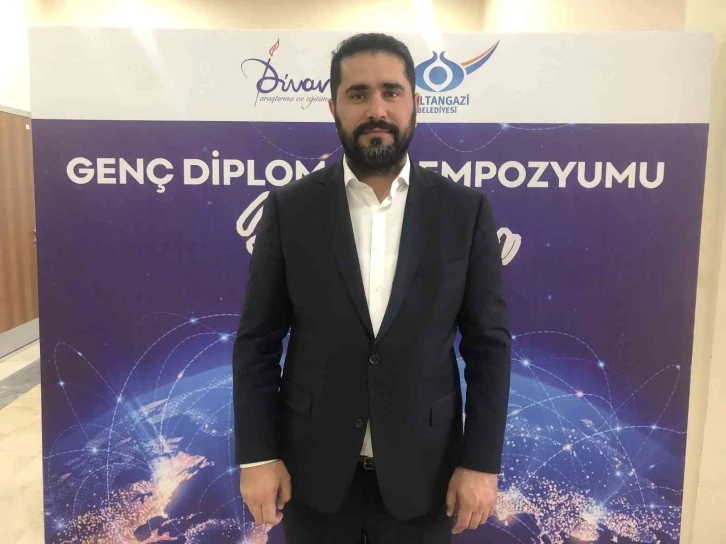 Sultangazi’de gençler Genç Diplomasi Sempozyumu’nda bir araya geldi
