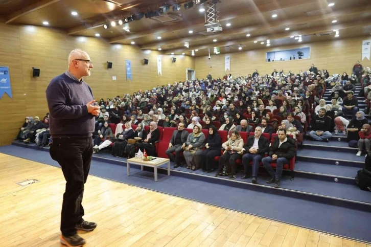 Sultangazi’de "İnsanın Mutluluk Arayışı" isimli söyleşi ilgi gördü
