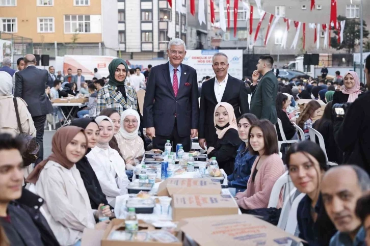 Sultangazi’de Volkan Bozkır gençlerle
