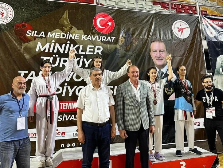 Sultangazi Spor Kulübü Sporcularından büyük başarı: 1 şampiyonada  4 birincilik
