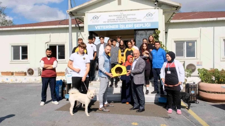 Sultangazili çocuklardan sokak hayvanlarına anlamlı ziyaret
