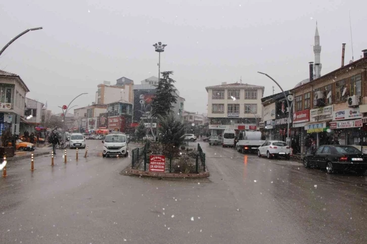 Sungurlu’ya yılın ilk karı yağdı
