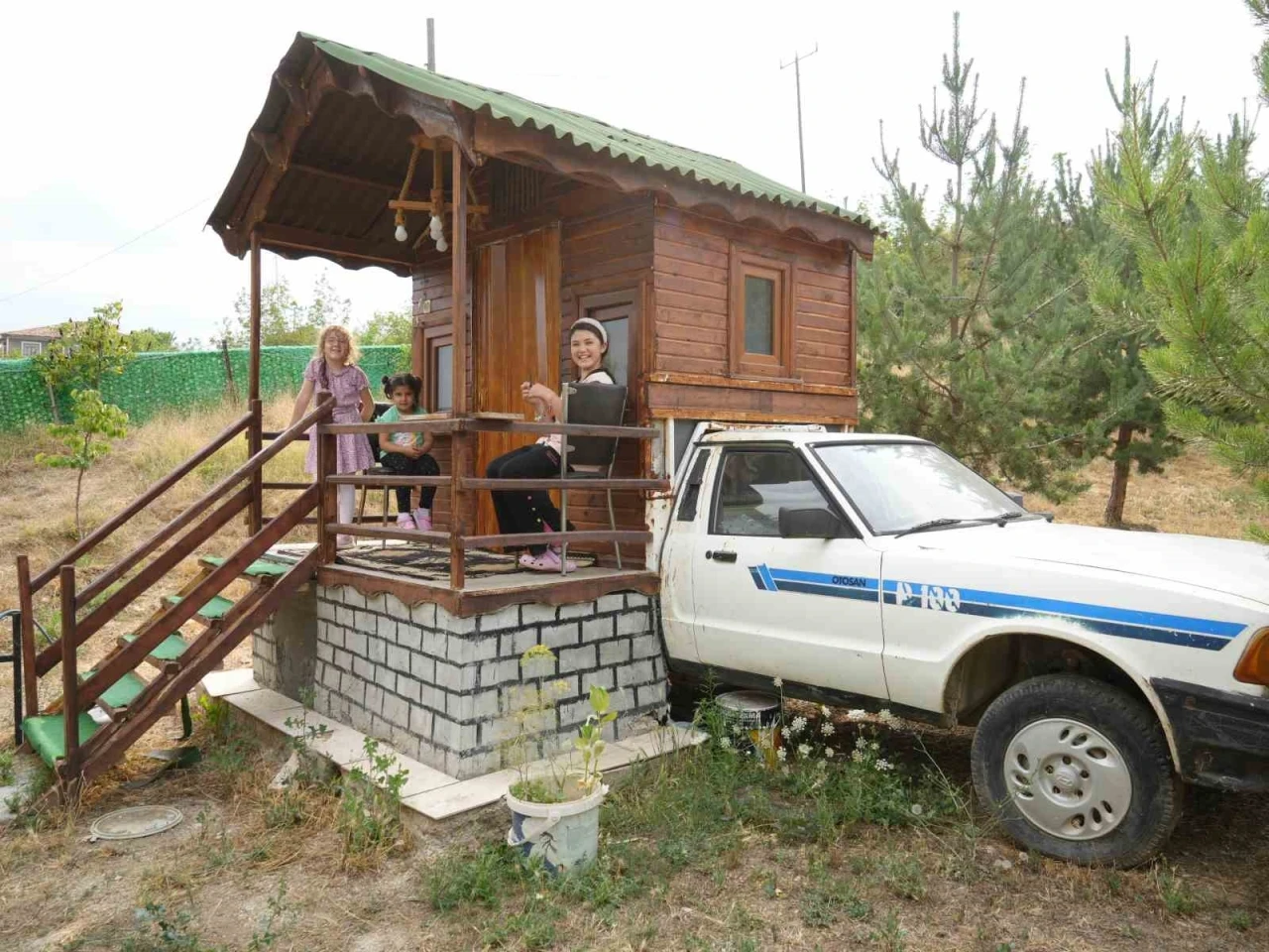 Süper dede: Hayalini gerçekleştirdi, yaptığı çiftlik çocukların ilgi odağı oldu
