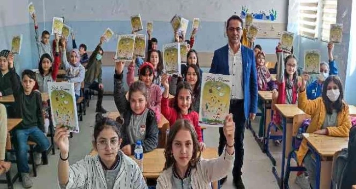 Süper öğretmenin öğrencileri şair ve yazar oldu