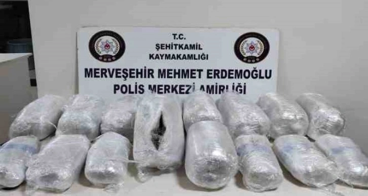 Şüphe üzerine durdurulan araçtan 13 kilo esrar çıktı