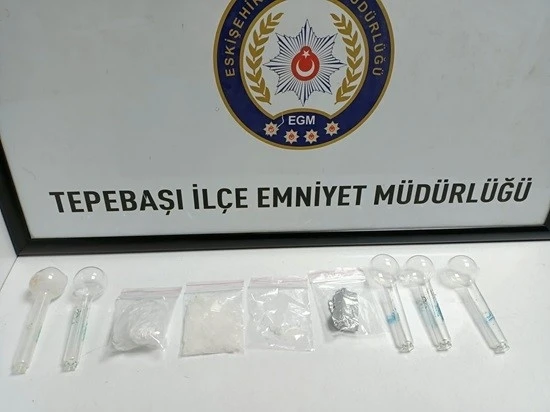 Şüpheli şahısların üzerinde uyuşturucu madde ele geçirildi
