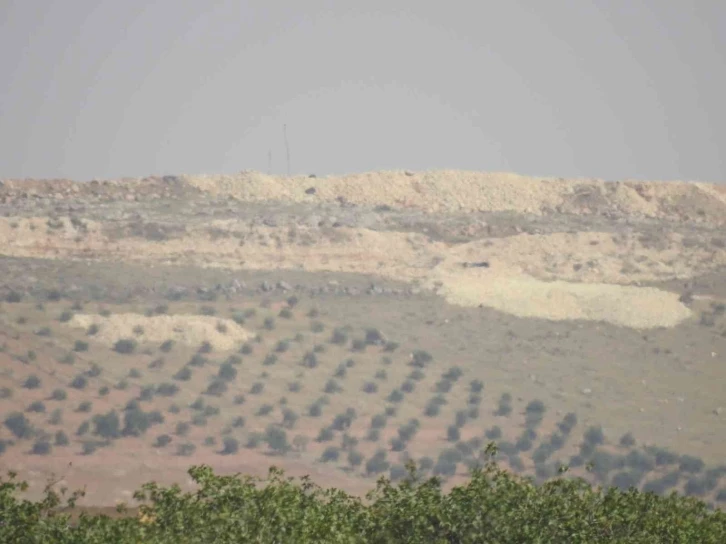 Suriye’de, YPG/PKK’lı teröristlerin cirit attığı mevziler boş kaldı
