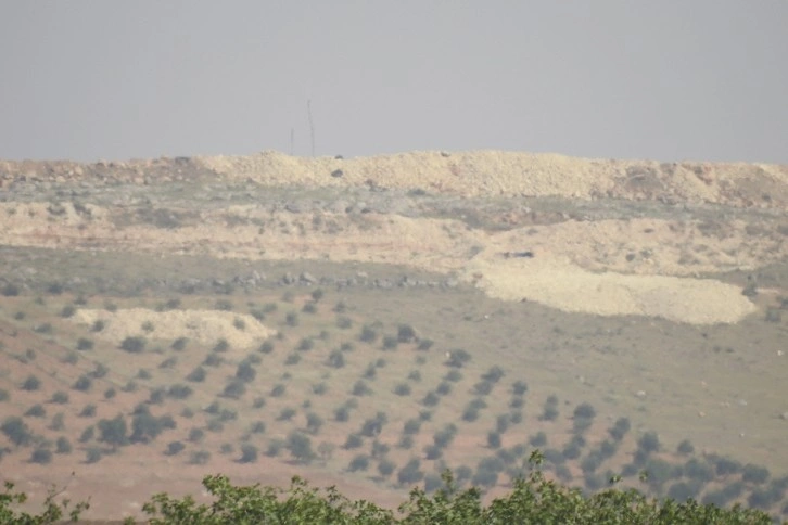 Suriye’de, YPG/PKK'lı teröristlerin cirit attığı mevziler boş kaldı