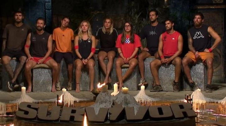 Survivor'da kriz! Yarışmacıların gizlice yemek yediğini öğrenen Acun Ilıcalı'dan ilginç ce