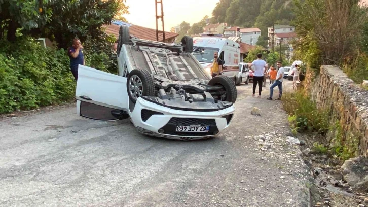 Takla atan araçtan yara almadan kurtuldular
