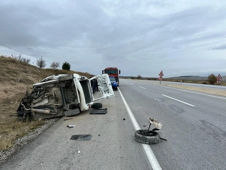 Takla atan kamyonetin sürücüsü kaldırıldığı hastanede yaşamını yitirdi
