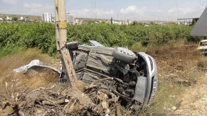 Takla atan otomobil elektrik direğine çarptı: 6 yaralı
