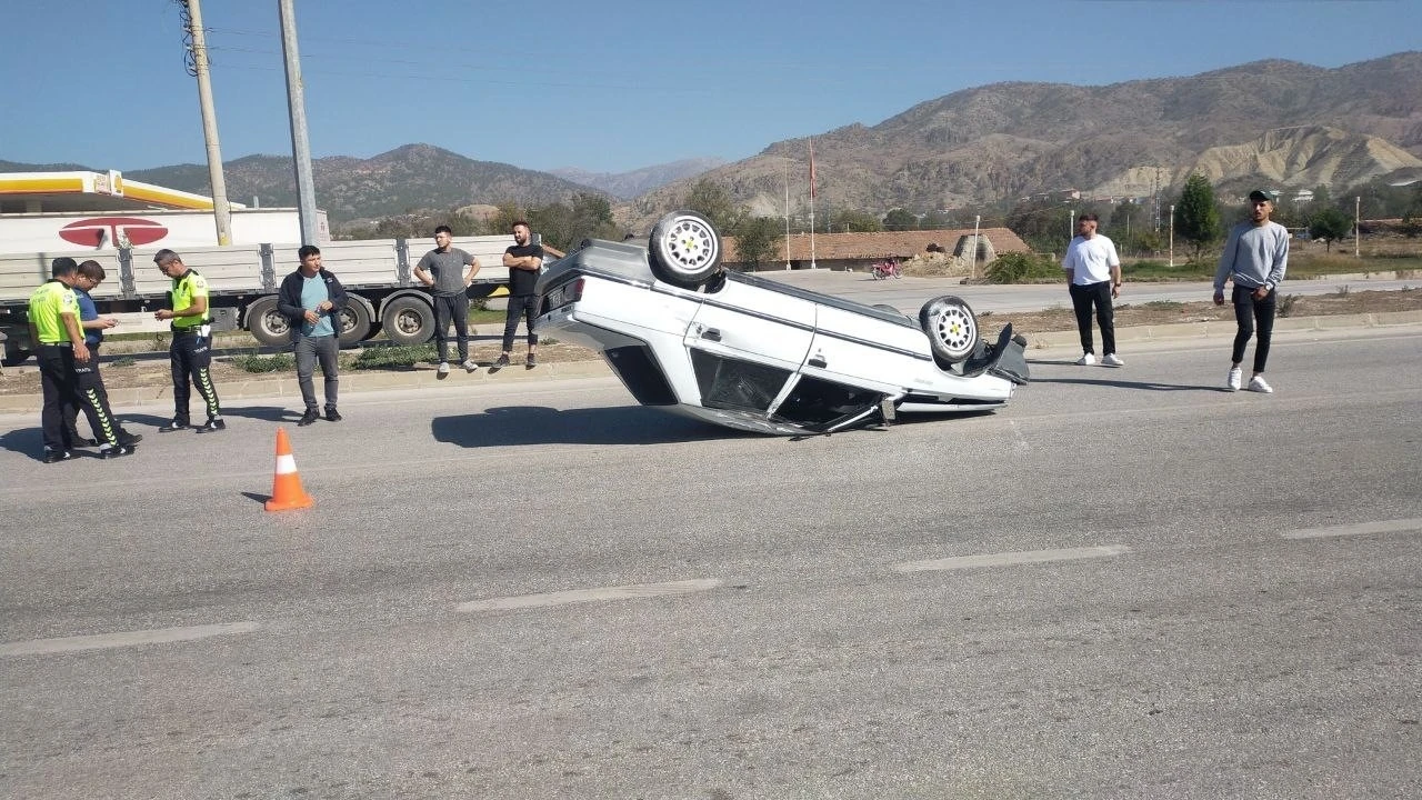 Takla atan otomobildeki sürücü ölümden döndü
