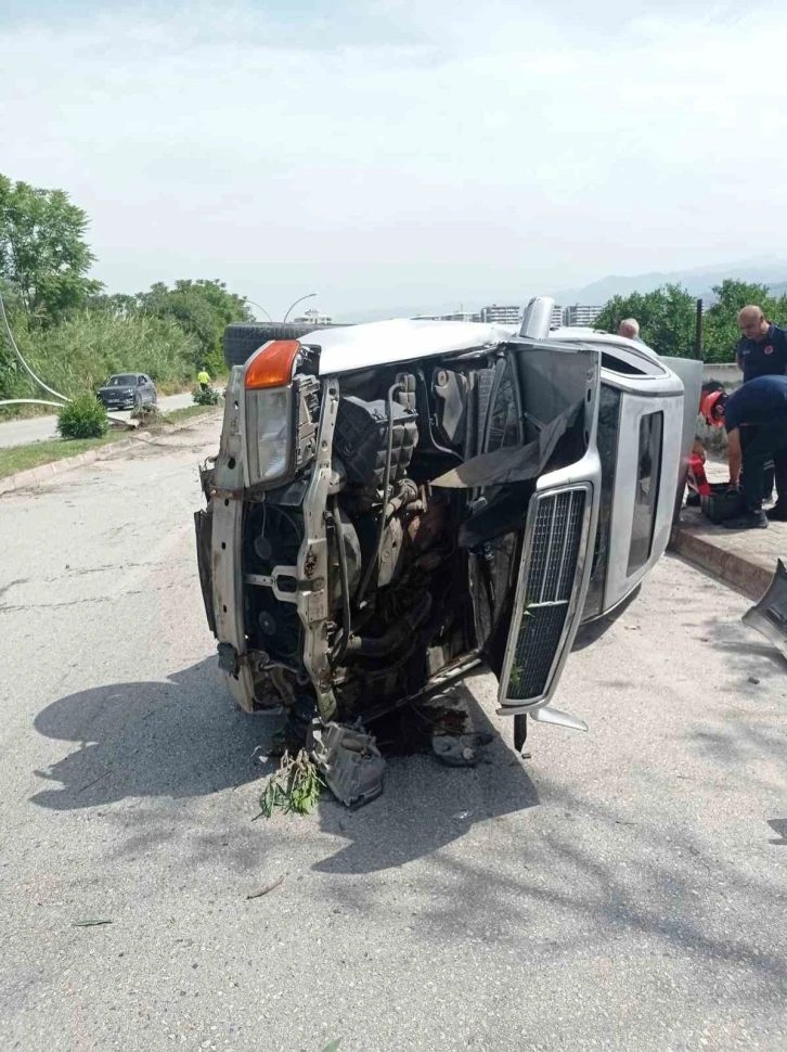 Takla atan otomobilin sürücüsü yaralandı
