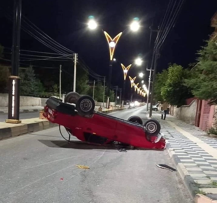 Takla atan otomobilini bırakıp kaçtı
