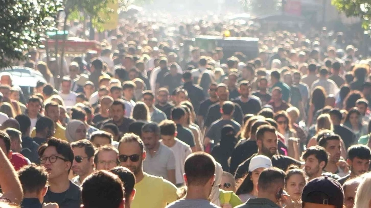 Taksim’de hafta sonu yoğunluğu
