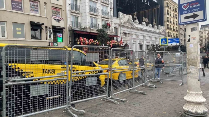 Taksim’de yılbaşı hazırlıkları
