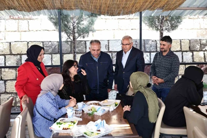 Talas’ta gelenek bozulmadı, öğrencilere elit karşılama
