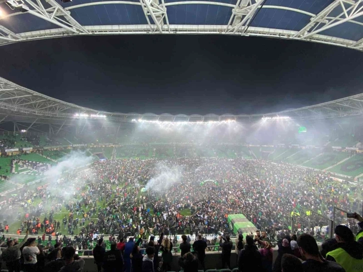 Taraftarların şampiyonluk coşkusu Sakaryaspor’u PFDK’ya sevk ettirdi
