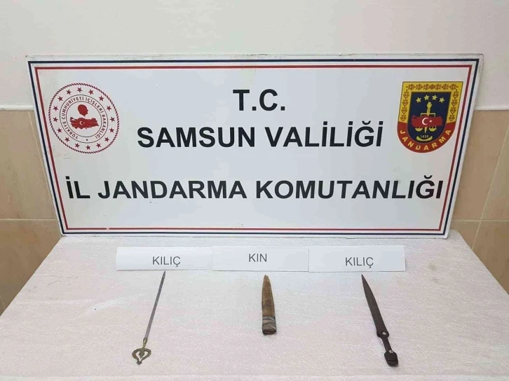 Tarihi eserleri satmaya çalışırken yakalandı
