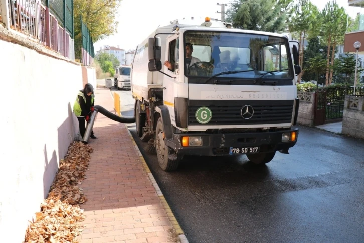 Tarihi ilçeyi temiz tutmak için sahadalar
