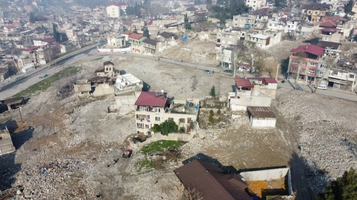 Tarihi Maraş’ın merkezi Kuyucak’ın büyük bölümü boş arsaya döndü
