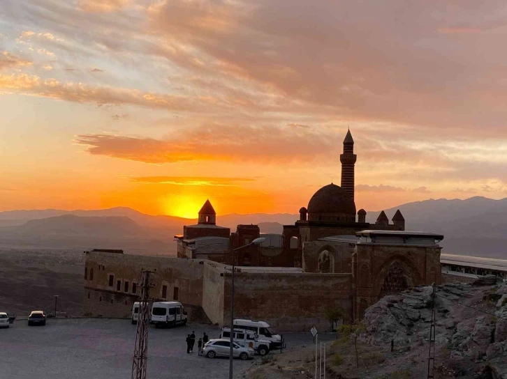 Tarihi sarayda eşsiz gün batımı
