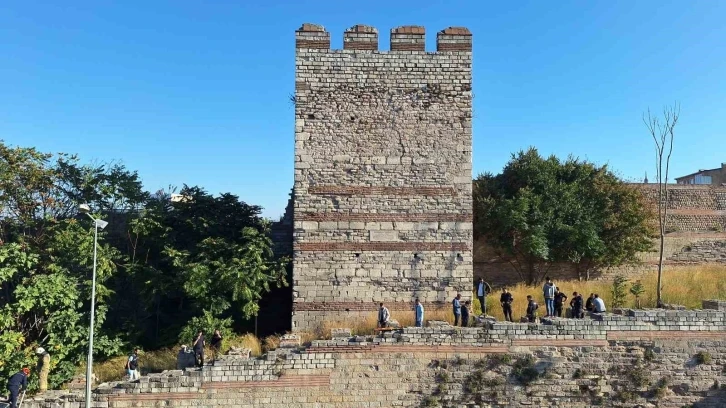 Tarihi Topkapı Surlarında erkek cesedi bulundu
