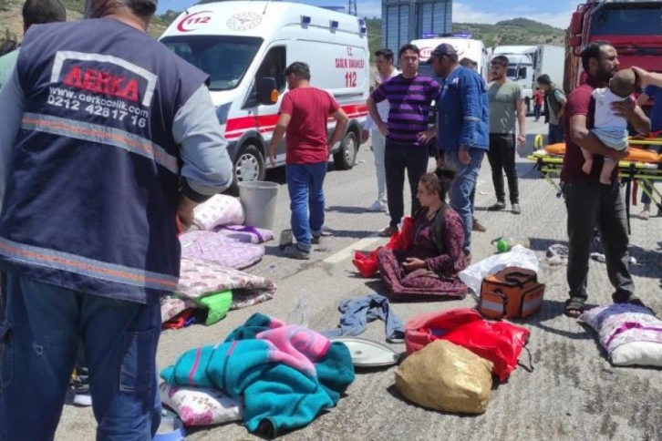 Tarım işçilerini taşıyan kamyonet devrildi: 8’i ağır 15 yaralı