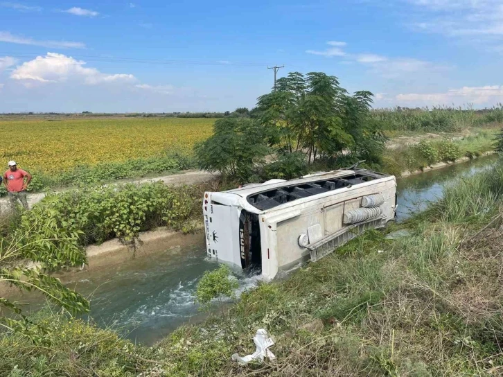 Tarım işçilerini taşıyan midibüs kaza yaptı, 7 işçi yaralı
