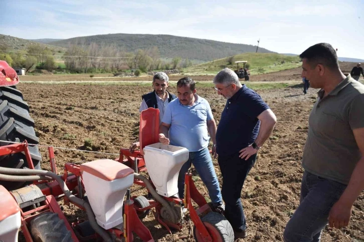 Tarımsal üretime kazandırılan araziler ihtiyaç sahiplerinin yüzünü güldürecek
