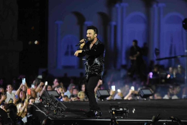 Tarkan, yüzbinlerce İzmirliyi coşturdu
