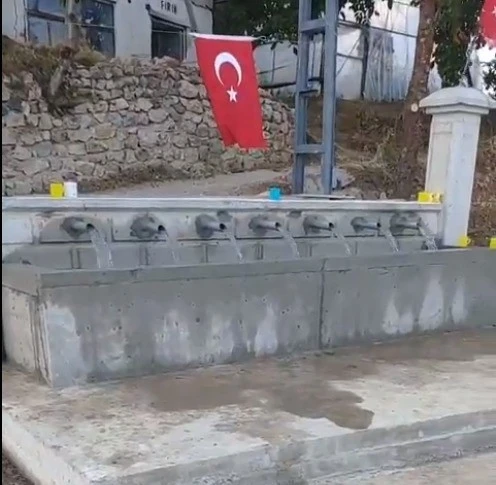 Tarlasından çıkardığı suyu köyüne bağışladı
