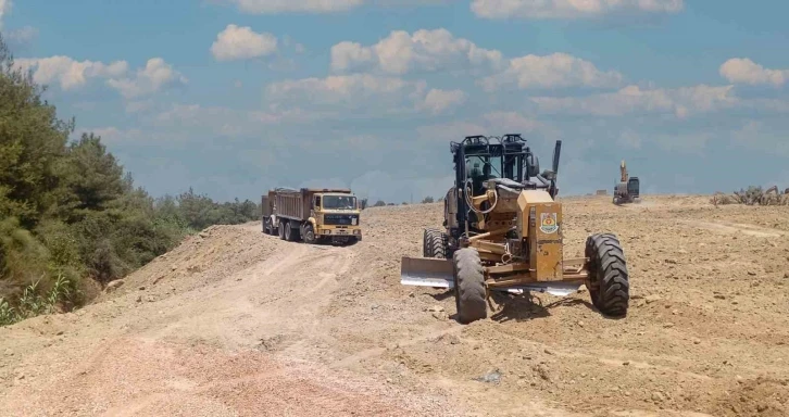 Tarsus Belediyesi kırsal mahallelerdeki yol çalışmasına hız verdi
