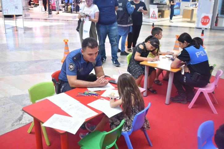 Tarsus Emniyeti AVM’de bilgilendirme standı kurdu
