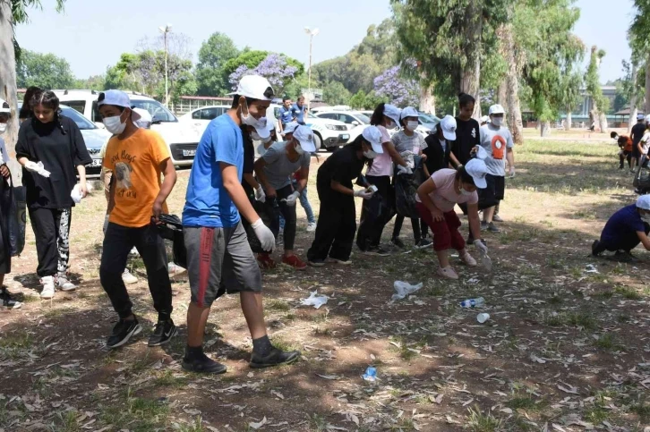 Tarsus’ta 350 öğrenci çevre temizliği yaptı
