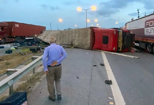 Tarsus'ta 9 aracın karıştığı zincirleme kazada 4 kişi yaralandı