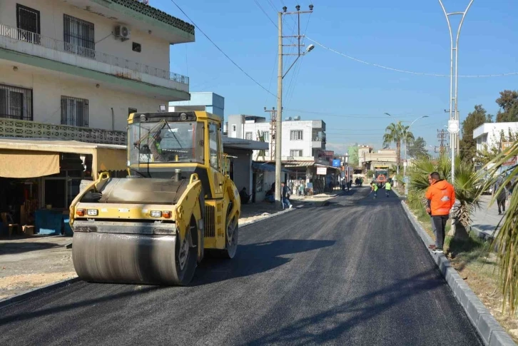 Tarsus’ta yol çalışmaları sürüyor
