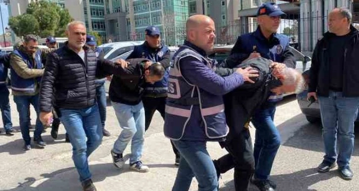 Tartışma sırasında polisi öldüren baba ve 4 oğlu adliyeye sevk edildi