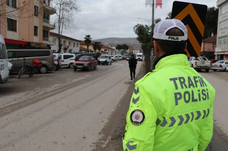 Taşova polisi, kural tanımaz sürücülere göz açtırmıyor
