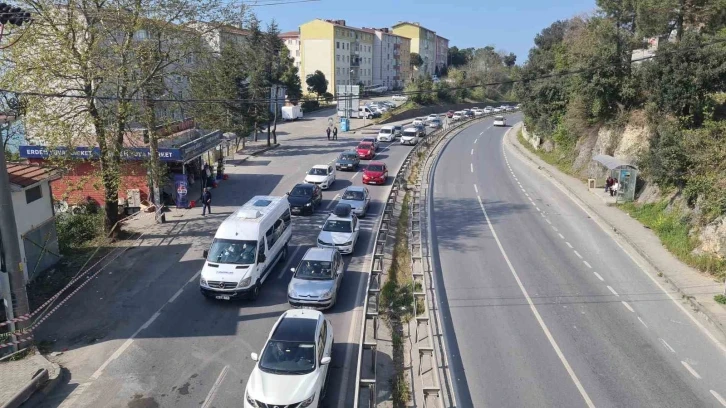 Tatilcilerin dönüş yoğunluğu trafiği durdurdu
