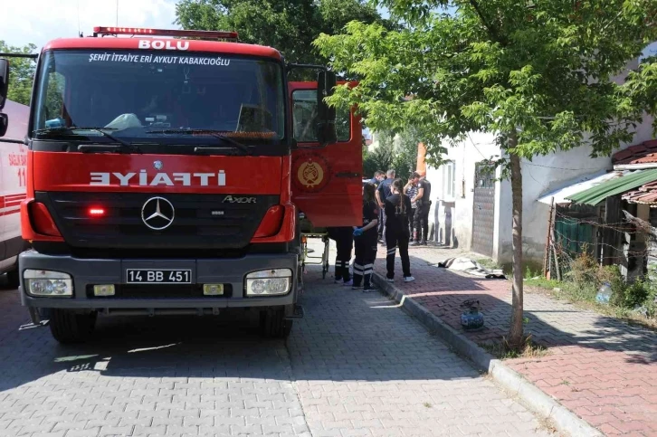 Tavadaki kızgın yağın üzerine sıçradığı kadın yanarak can verdi
