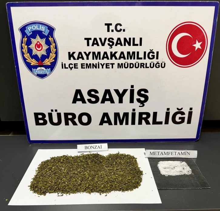 Tavşanlı’da dolmuşla uyuşturucu sevkiyatı yapmaya çalışan şüpheli yakalandı
