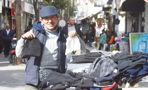 Tavşanlı’da kışlık giysiler tezgahlarda yerini almaya başladı
