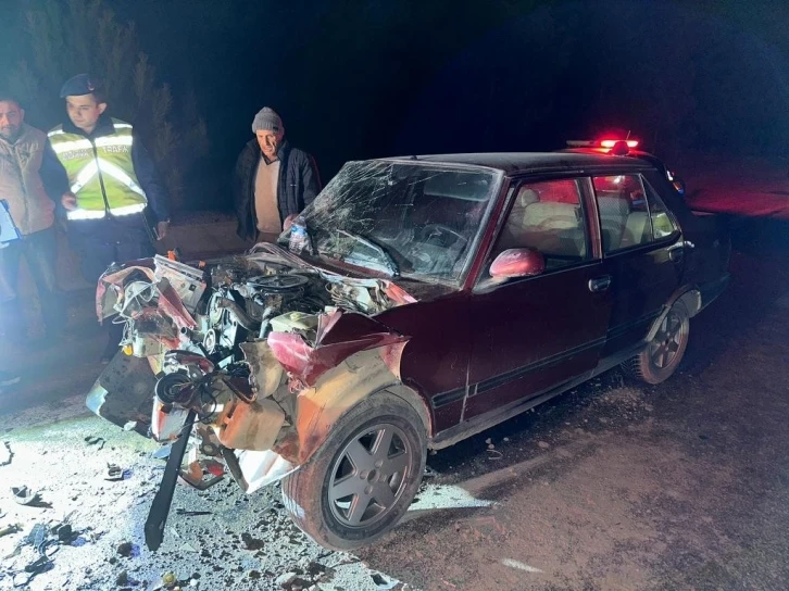 Taziyeden dönerken kazaya karıştılar: 1 ölü, 1 yaralı
